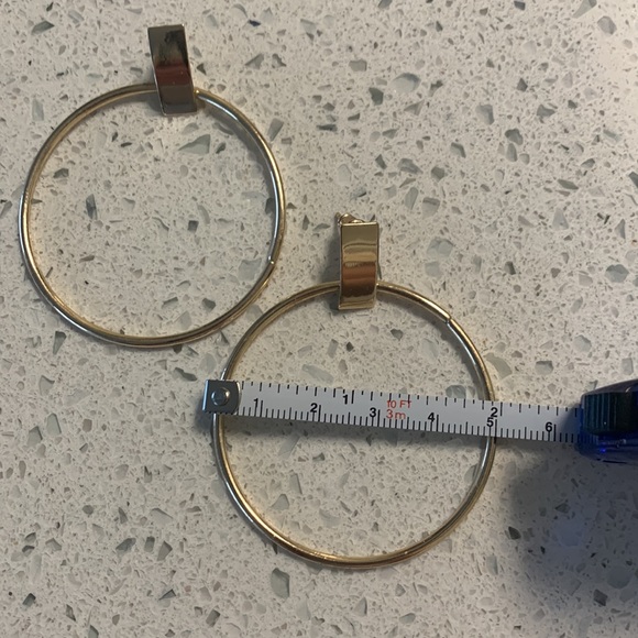 NWT Beautiful Geometric Gold Tone Hoops - Picture 4 of 4